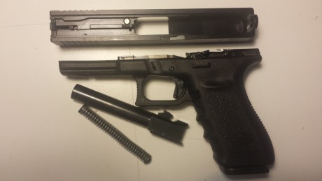 Buenos días.

Me desprendo de la otra de mis GLOCK es el modelo 21 de 3ª Generación.

El arma está nueva 00