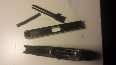 Buenos días compañeros.

Me desprendo de una de mis Glock, es el modelo 17 3ª Generación.

Es un arma 11
