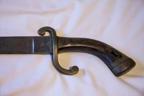 Hola a todos.
Hace algún tiempo que recuperé este sable que portaba mi abuelo en la antigua policía municipal.
Lo 12