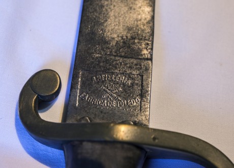Hola a todos.
Hace algún tiempo que recuperé este sable que portaba mi abuelo en la antigua policía municipal.
Lo 10