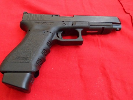 Hola, para hacer sitio vendo esta Glock 34, 9 para., con pocos tiros y con estos complementos.
La vendo 02