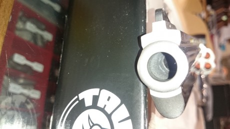 pues eso vendo este revolver solo ha pegado 12 tiros como se puede apreciar esta nuevo y en su caja original 00