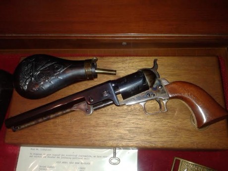 Hola a todos:
Pongo de nuevo a la venta mi magnífico Colt Navy 1851 Second Generation, auténtico Colt, 02