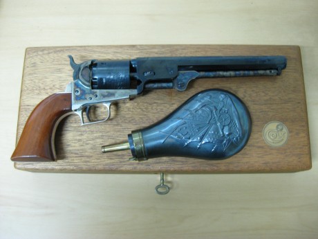 Hola a todos:
Vuelvo a poner a la venta mi magnífico Colt Navy 1851 Second Generation, auténtico Colt, 110
