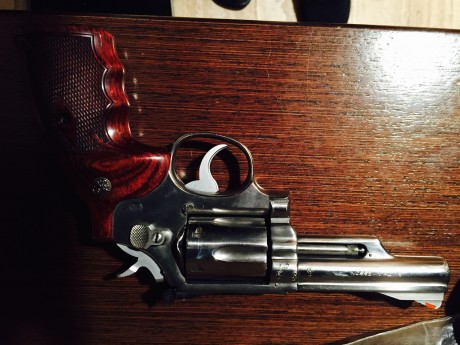 Hola  todos.
 Como necesito hueco urgentemente, pongo a la venta este precioso Smith and Wesson 357n Magnum, 02