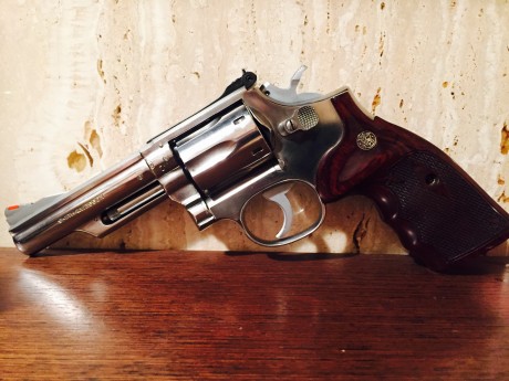 Hola  todos.
 Como necesito hueco urgentemente, pongo a la venta este precioso Smith and Wesson 357n Magnum, 01