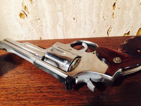 Hola  todos.
 Como necesito hueco urgentemente, pongo a la venta este precioso Smith and Wesson 357n Magnum, 00