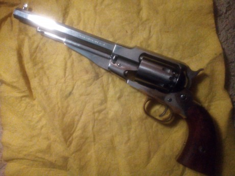 Saludos compañeros:
Pongo a la venta mi Remington 1858 Inox de Pietta. El arma está muy nueva,tiene el 01