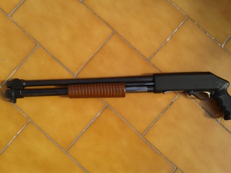 Capacidad 7+1, calibre 12/76 Magnum, culata de madera y pistolet sintético. Muy buen estado, tiene más 00