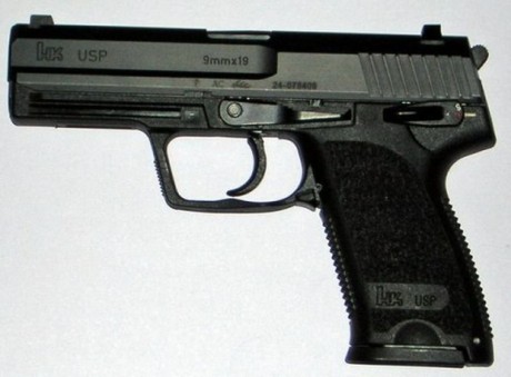 Hola a todos!
Vendo HK USP 9 para con 3 cargadores por 350 euros o por 300 euros con 1 cargador.
O cambio 00