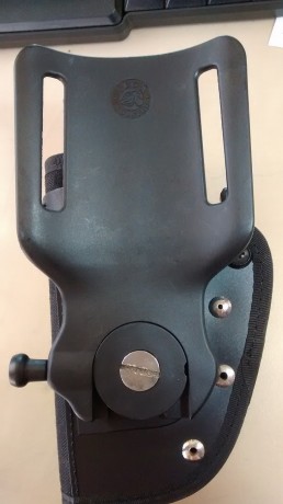 Hola de nuevo, vendo funda Vega Holster en muy buén estado. Apenas utilizada. Rota sobre su enganche a 01
