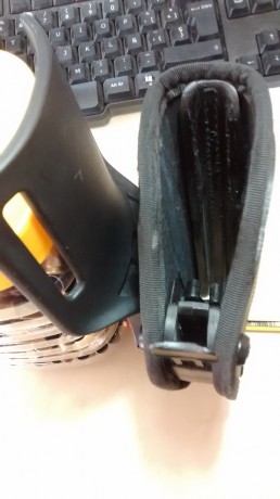 Hola de nuevo, vendo funda Vega Holster en muy buén estado. Apenas utilizada. Rota sobre su enganche a 00
