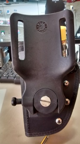 Hola de nuevo, vendo funda Vega Holster en muy buén estado. Apenas utilizada. Rota sobre su enganche a 10