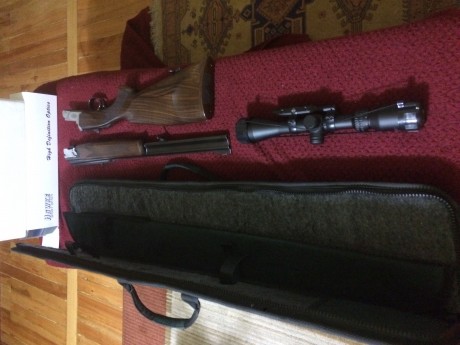 Un amigo me pide que fotografié y ponga en venta este arma que es nueva a extrenar, ya que procede de 02