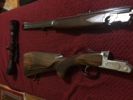 Un amigo me pide que fotografié y ponga en venta este arma que es nueva a extrenar, ya que procede de 01