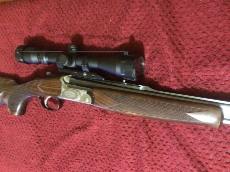 Un amigo me pide que fotografié y ponga en venta este arma que es nueva a extrenar, ya que procede de 22