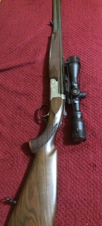 Un amigo me pide que fotografié y ponga en venta este arma que es nueva a extrenar, ya que procede de 21