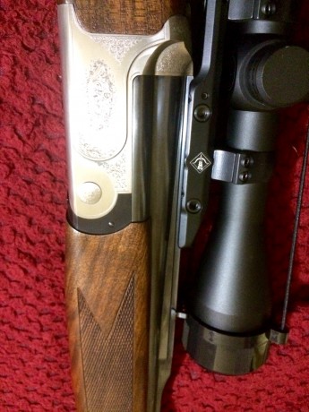 Un amigo me pide que fotografié y ponga en venta este arma que es nueva a extrenar, ya que procede de 32
