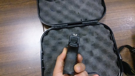 Bueno tras mucho meditarlo saco a la venta mi querida GLOCK 27 calibra .40 S&W, igual tamaño que la 20