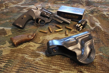 Hola. Por abandono de la licencia F vendo mis últimas armas cortas.

Norinco TT Olimpia: Es ligera, dura 00