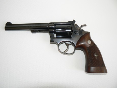 revolver Smith & Wesson modelo K17 Masterpiece en calibre .22 lr.
Idéntico al modelo K14 Masterpiece 12