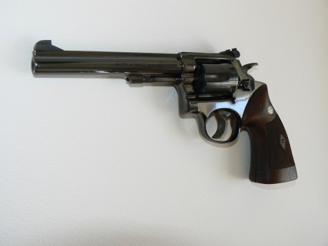 revolver Smith & Wesson modelo K17 Masterpiece en calibre .22 lr.
Idéntico al modelo K14 Masterpiece 10