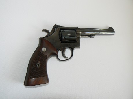 revolver Smith & Wesson modelo K17 Masterpiece en calibre .22 lr.
Idéntico al modelo K14 Masterpiece 22