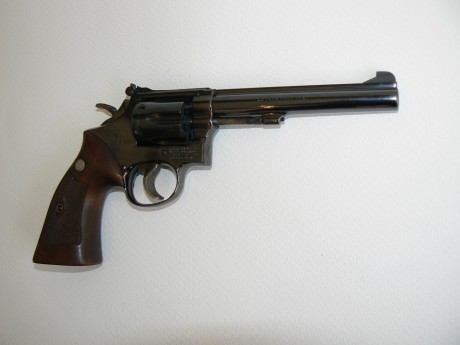 revolver Smith & Wesson modelo K17 Masterpiece en calibre .22 lr.
Idéntico al modelo K14 Masterpiece 21