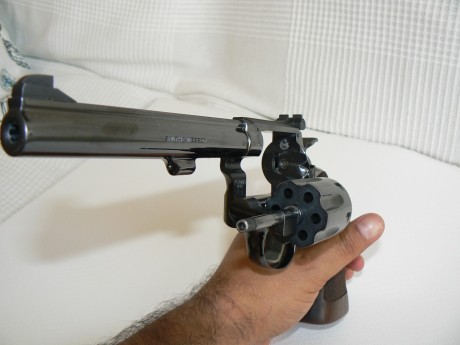 revolver Smith & Wesson modelo K17 Masterpiece en calibre .22 lr.
Idéntico al modelo K14 Masterpiece 20