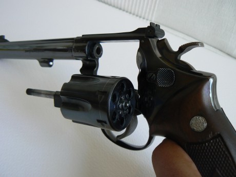 revolver Smith & Wesson modelo K17 Masterpiece en calibre .22 lr.
Idéntico al modelo K14 Masterpiece 31