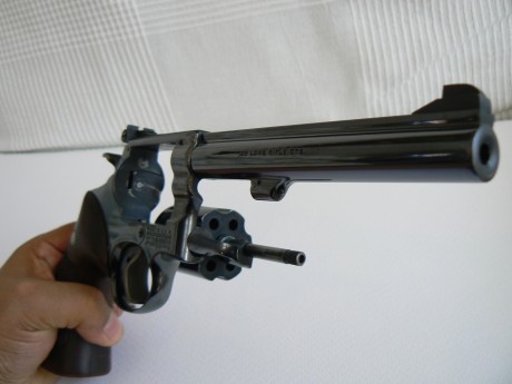 revolver Smith & Wesson modelo K17 Masterpiece en calibre .22 lr.
Idéntico al modelo K14 Masterpiece 30