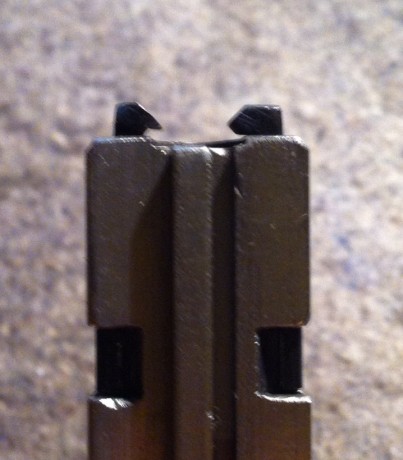 hola tengo un problema con mi cz 452 y es que hay dos uñetas extractoras en el cerrojo y no se en que 10