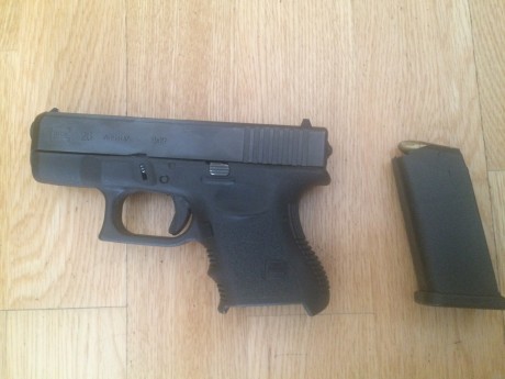 Buenas, vendo pistola Glock 26 por 300 euros más gastos de envío.  El arma es prácticamente nueva y se 02
