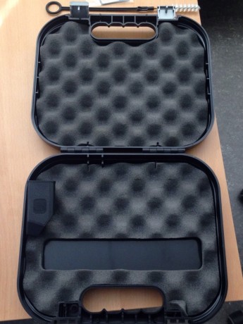 Buenas, vendo pistola Glock 26 por 300 euros más gastos de envío.  El arma es prácticamente nueva y se 01