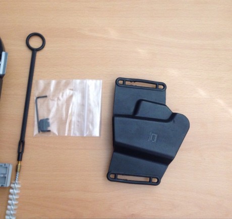 Buenas, vendo pistola Glock 26 por 300 euros más gastos de envío.  El arma es prácticamente nueva y se 00