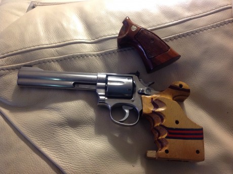 Hola a todos,pues eso que cambio mi revolver de 6" por uno de 4" el revolver es muy preciso 02