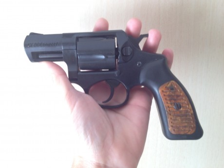 -Pongo a la venta estas detonadoras. Una vez puesto el anuncio iré adjuntando fotos de todas.
  -Revolver 02