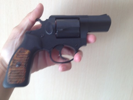 -Pongo a la venta estas detonadoras. Una vez puesto el anuncio iré adjuntando fotos de todas.
  -Revolver 00