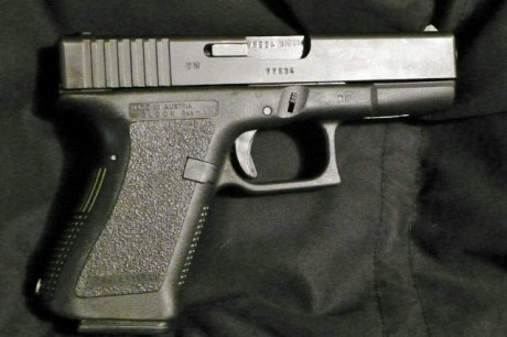 Pongo a la venta mi Glock 19, del 9 mm Pb, con 4 cargadores; con complementos para aligerar el peso del 01