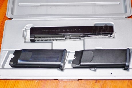 Pongo a la venta mi Glock 19, del 9 mm Pb, con 4 cargadores; con complementos para aligerar el peso del 00