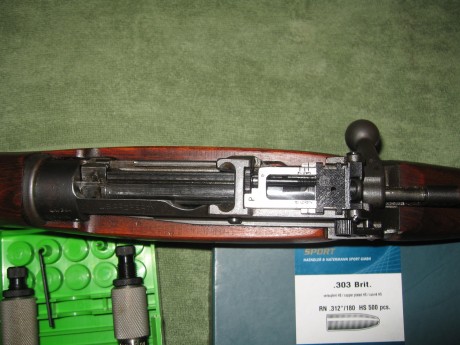 Hola

Vendo Lee Enfield NºIV fabricado en USA por Savage,creo recordar que tiene dos estrias,cal. original 21