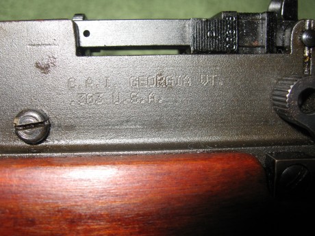 Hola

Vendo Lee Enfield NºIV fabricado en USA por Savage,creo recordar que tiene dos estrias,cal. original 20