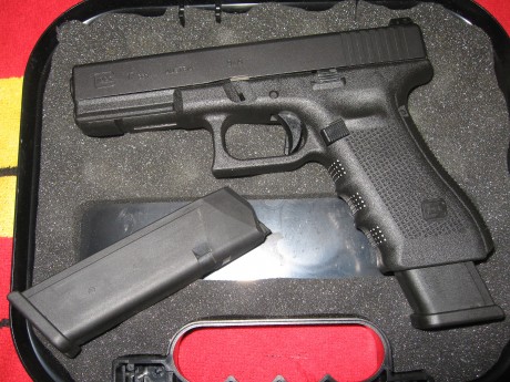Buenas tardes
Pongo en venta GLOCK 17 4 generacion,pocos tiros(unos 800).Tiene cambiado el desconector,el 02