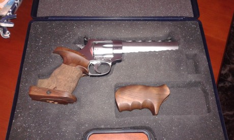 buenas compañeros,
vendo revolver aleman weihrauch ( aleman ) es todo un ferrari para precision,
con cacha 01