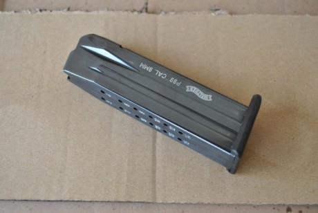 Se venden tres cargadores para Walther P99 de 9mm:
- 1x cargador walther (teja negra): 30€
- 2x cargadores 00