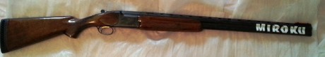 Superpuesta Miroku modelo 3800.
Monogatillo
Selectora
Expulsora
Cañones de 71 cm.
Chokes fijos + y +- 02