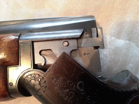 Superpuesta Miroku modelo 3800.
Monogatillo
Selectora
Expulsora
Cañones de 71 cm.
Chokes fijos + y +- 11