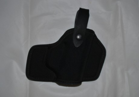 Se venden dos fundas de paisano para pistola P99:
- Cuero modelada marca Cabrero: 10€
- Cordura Vega Holsters 01