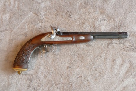   VENDIDA  - Vendo Imperio TL Grabada (“Justicia”) Cal.- 45, en perfecto estado de funcionamiento.
- La 02