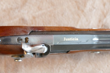   VENDIDA  - Vendo Imperio TL Grabada (“Justicia”) Cal.- 45, en perfecto estado de funcionamiento.
- La 00